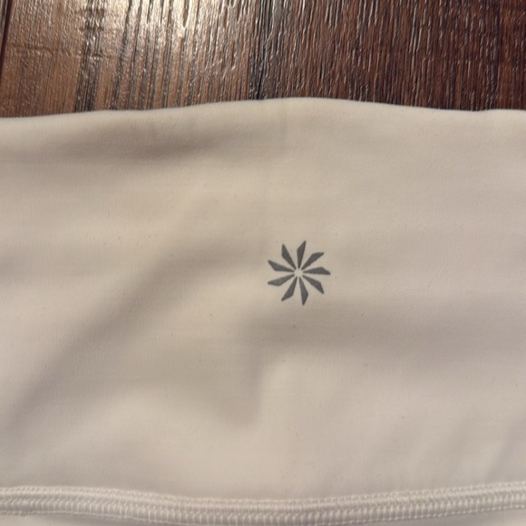 Athleta Small Ultimate Stash ll 7” Short - Picture 5 of 9